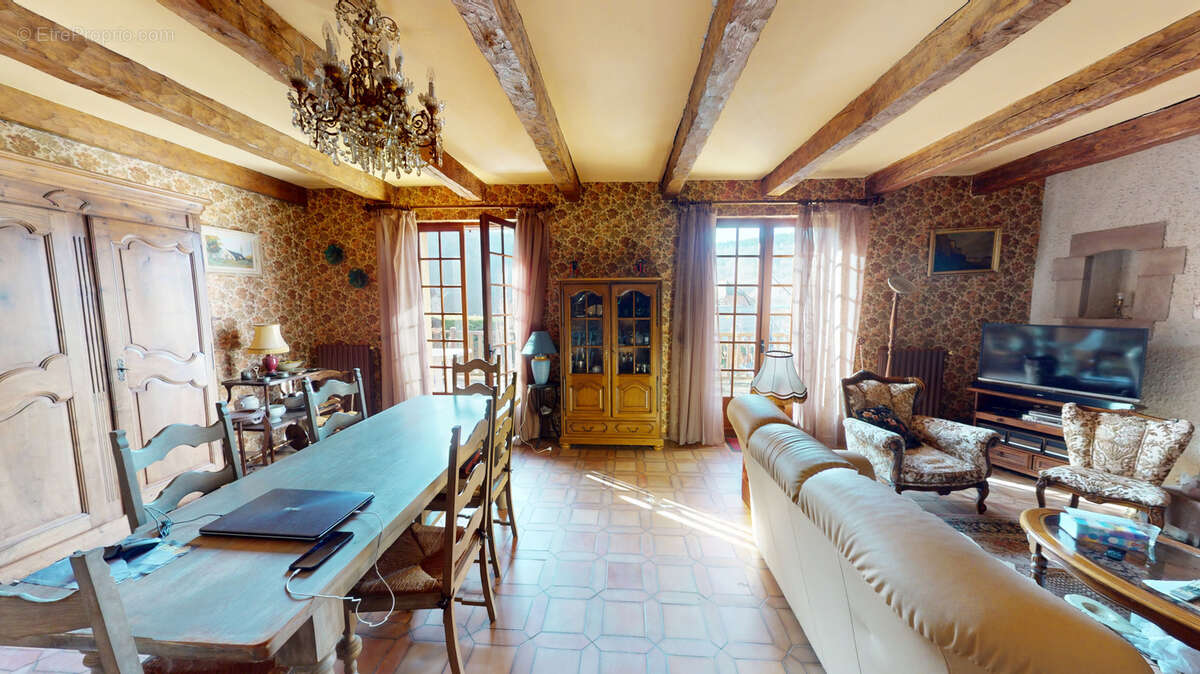 Maison à VILLECOMTAL