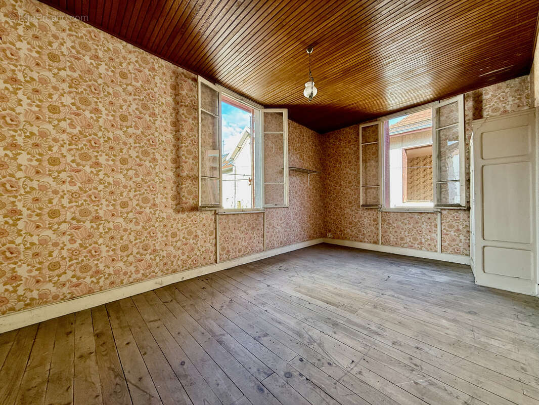 Maison à LA TOUR-DU-PIN