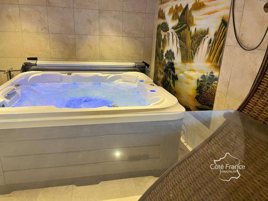 Maison à COSQUEVILLE