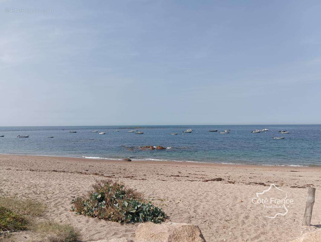 Maison à COSQUEVILLE