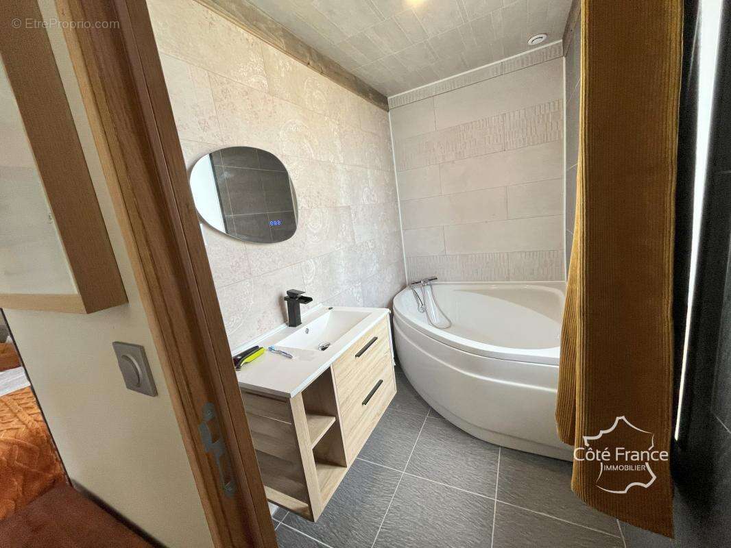 Maison à COSQUEVILLE