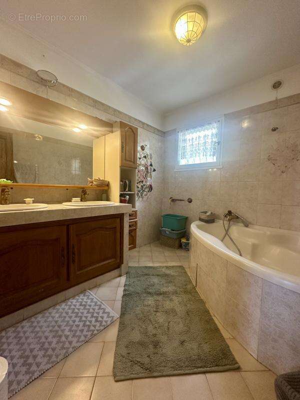 Maison à PELISSANNE