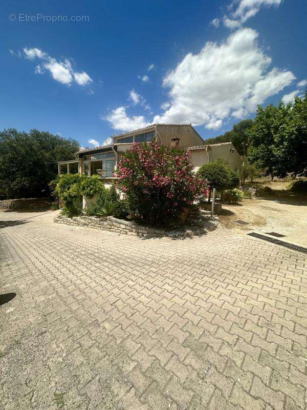 Maison à PELISSANNE