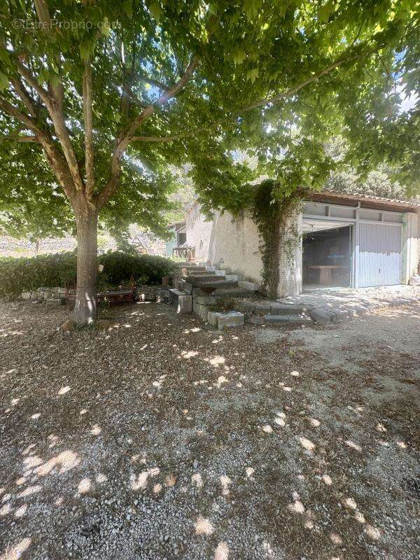 Maison à PELISSANNE