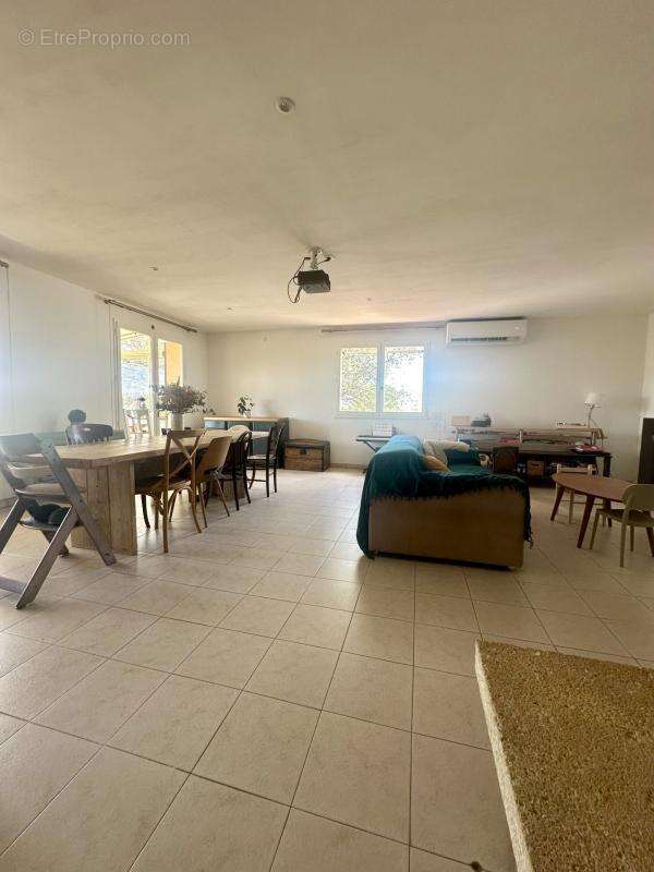 Maison à PELISSANNE