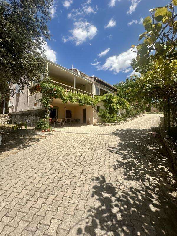 Maison à PELISSANNE