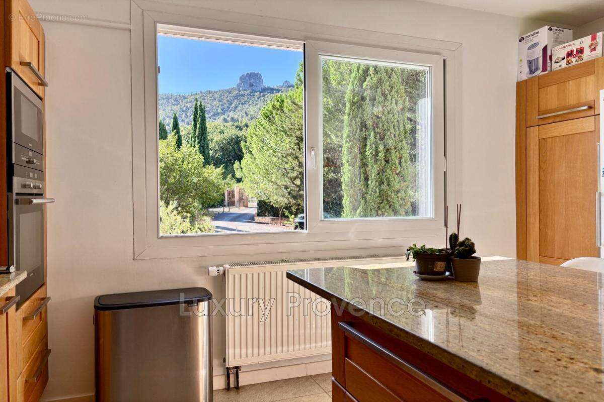 Maison à SIMIANE-COLLONGUE