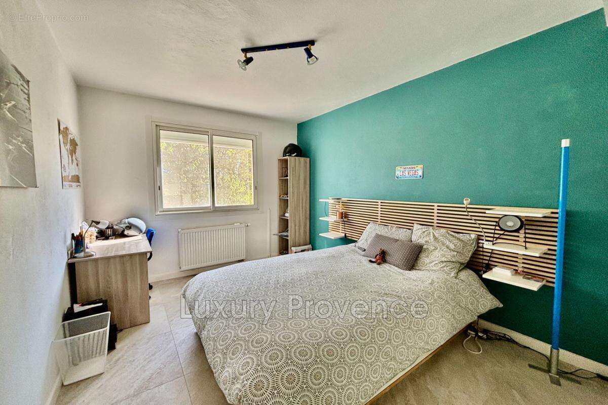 Maison à SIMIANE-COLLONGUE