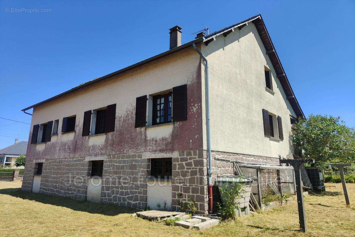 Maison à SAINT-YRIEIX-LE-DEJALAT