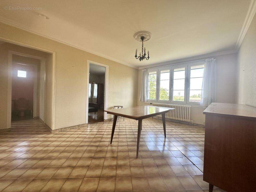 Maison à TREMBLAY-LES-VILLAGES