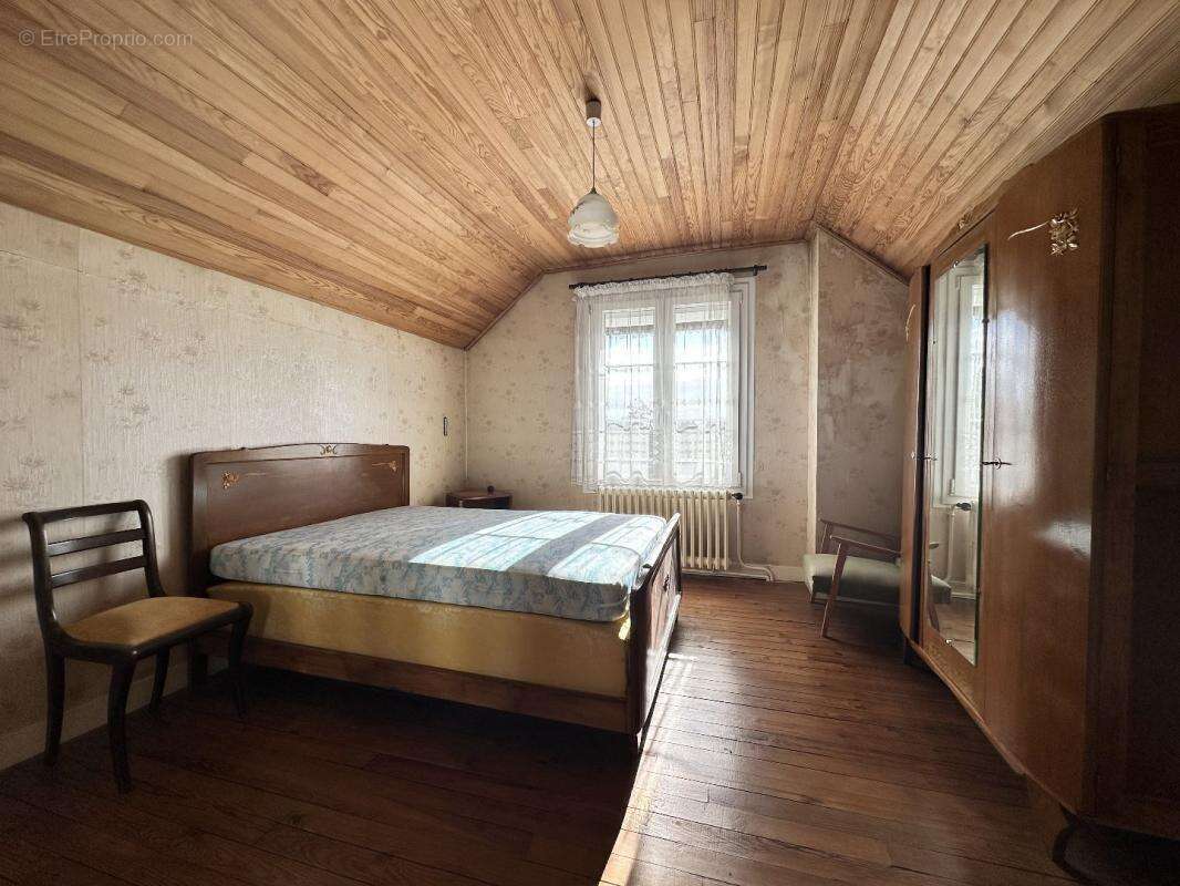 Maison à TREMBLAY-LES-VILLAGES