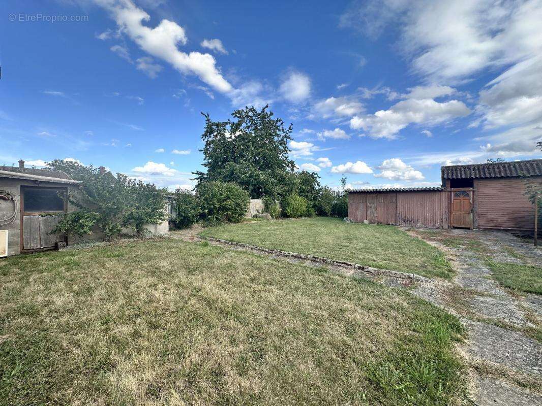 Maison à TREMBLAY-LES-VILLAGES