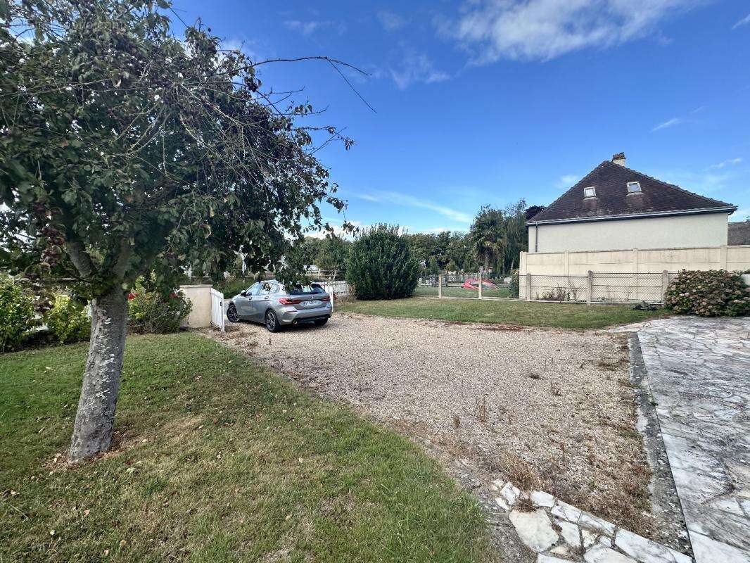 Maison à TREMBLAY-LES-VILLAGES