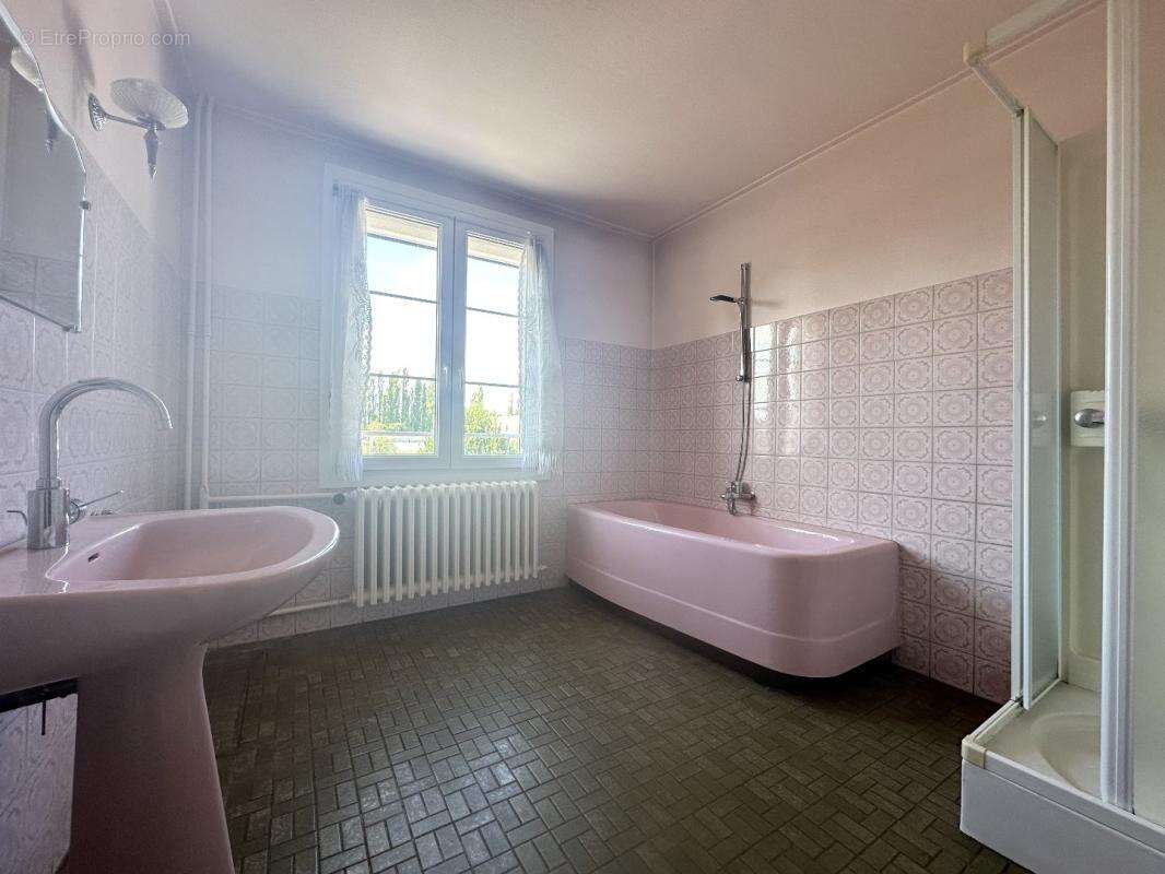 Maison à TREMBLAY-LES-VILLAGES