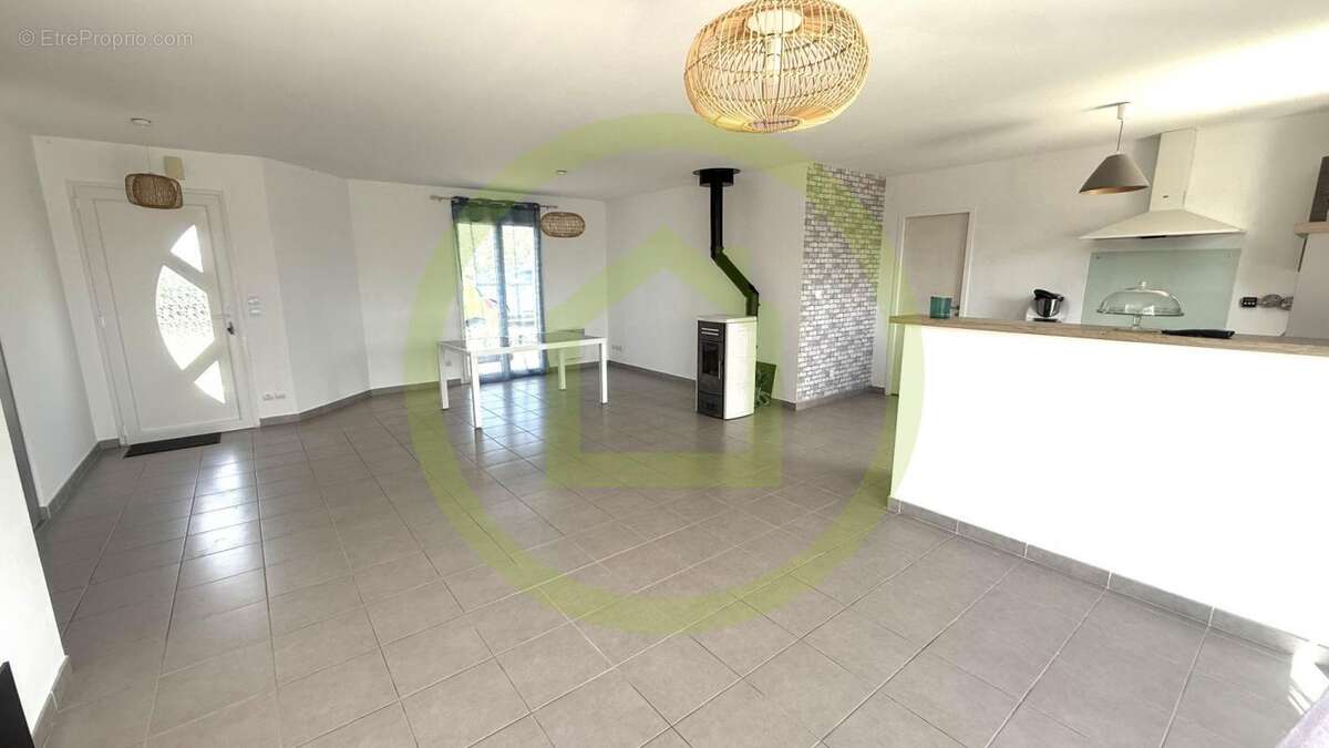 Maison à AUSSAC-VADALLE