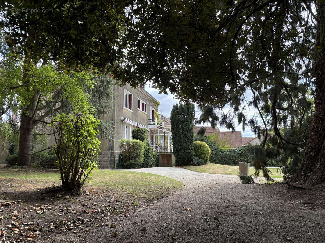 Maison à LE MELE-SUR-SARTHE
