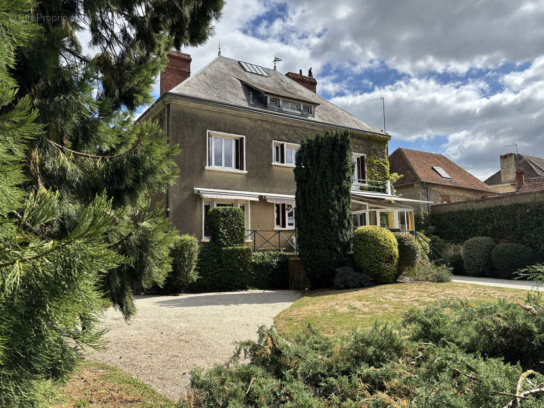 Maison à LE MELE-SUR-SARTHE