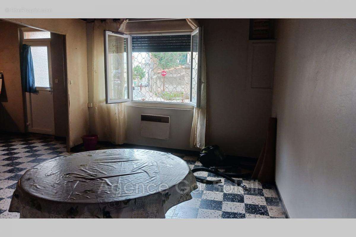 Maison à NISSAN-LEZ-ENSERUNE