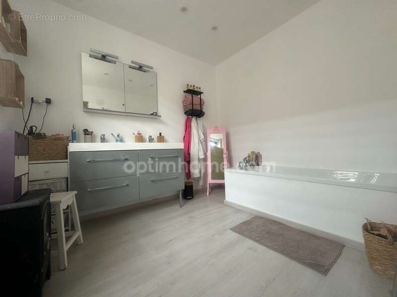 Maison à FRESNES-LES-MONTAUBAN