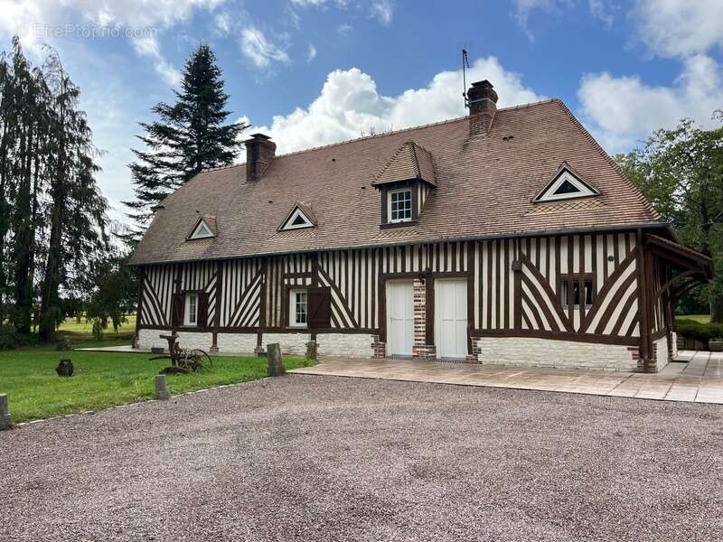 Maison à FAUGUERNON