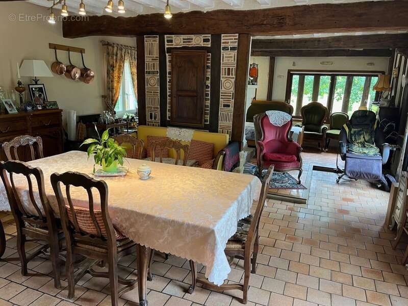 Maison à FAUGUERNON