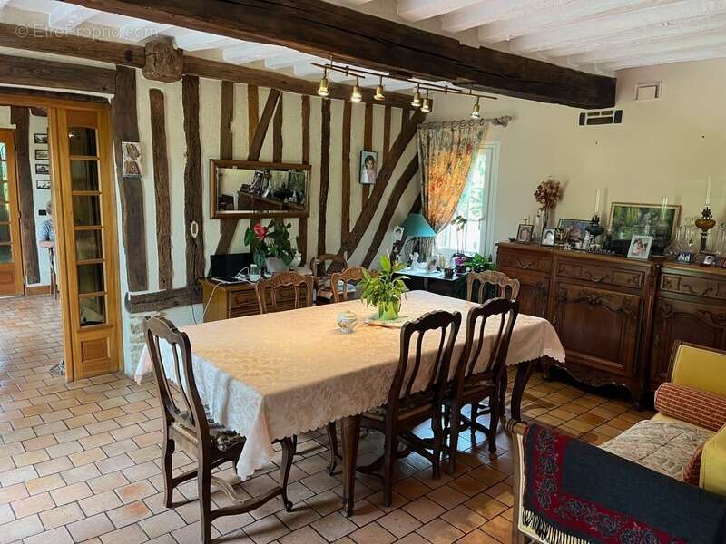 Maison à FAUGUERNON