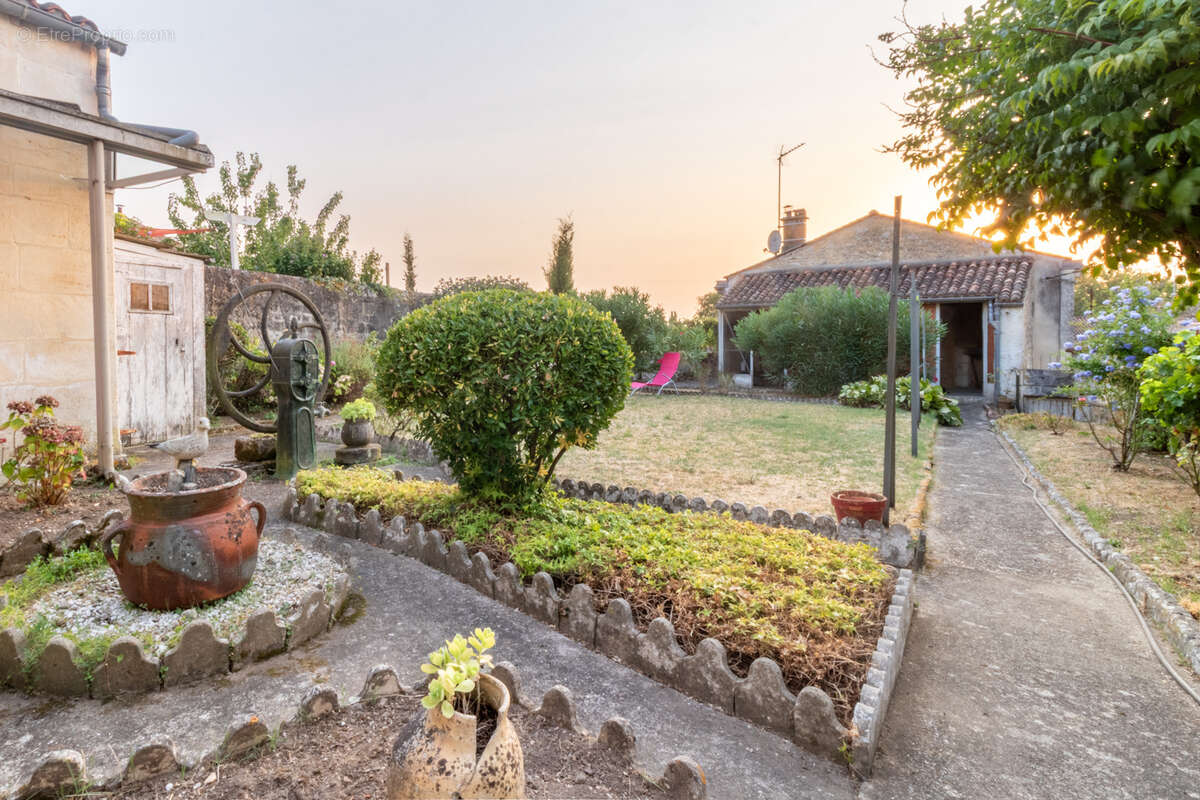 Maison à SAINT-SAVINIEN