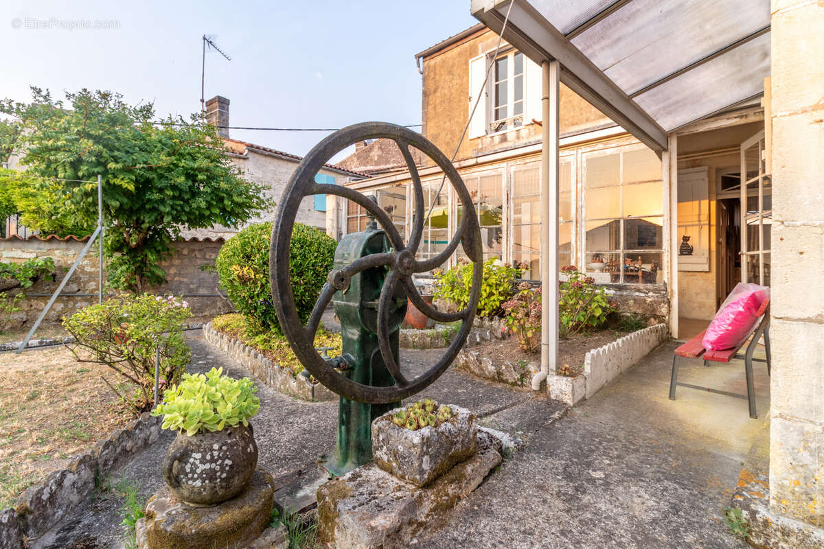 Maison à SAINT-SAVINIEN