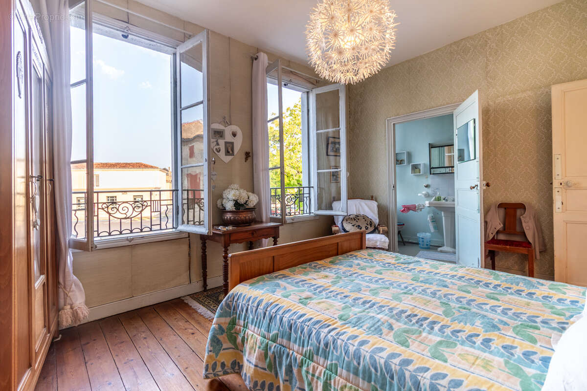 Maison à SAINT-SAVINIEN