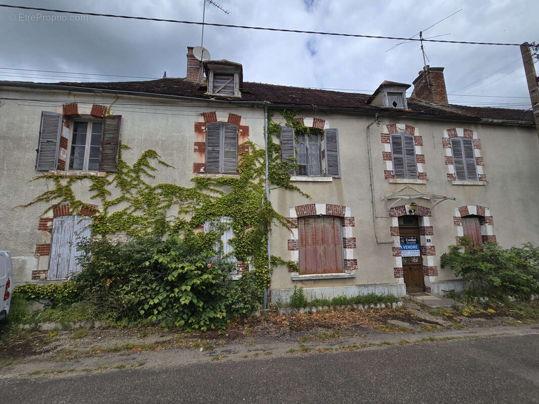 Maison à CHARMOY