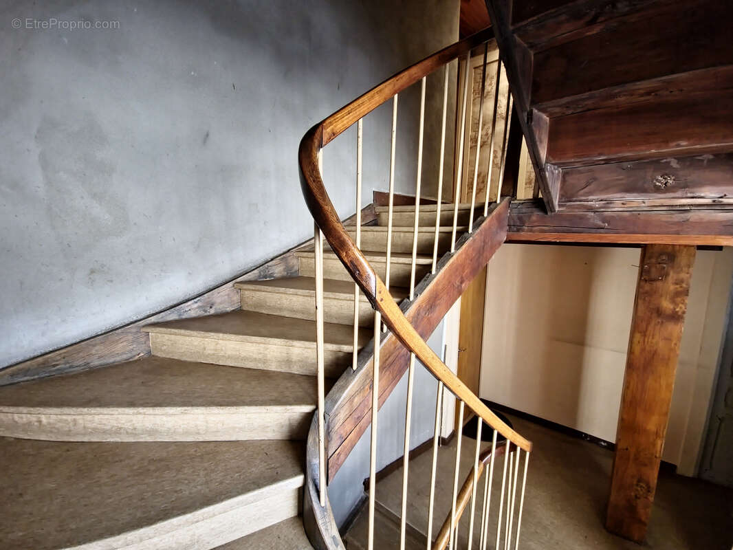 Appartement à VIC-SUR-CERE