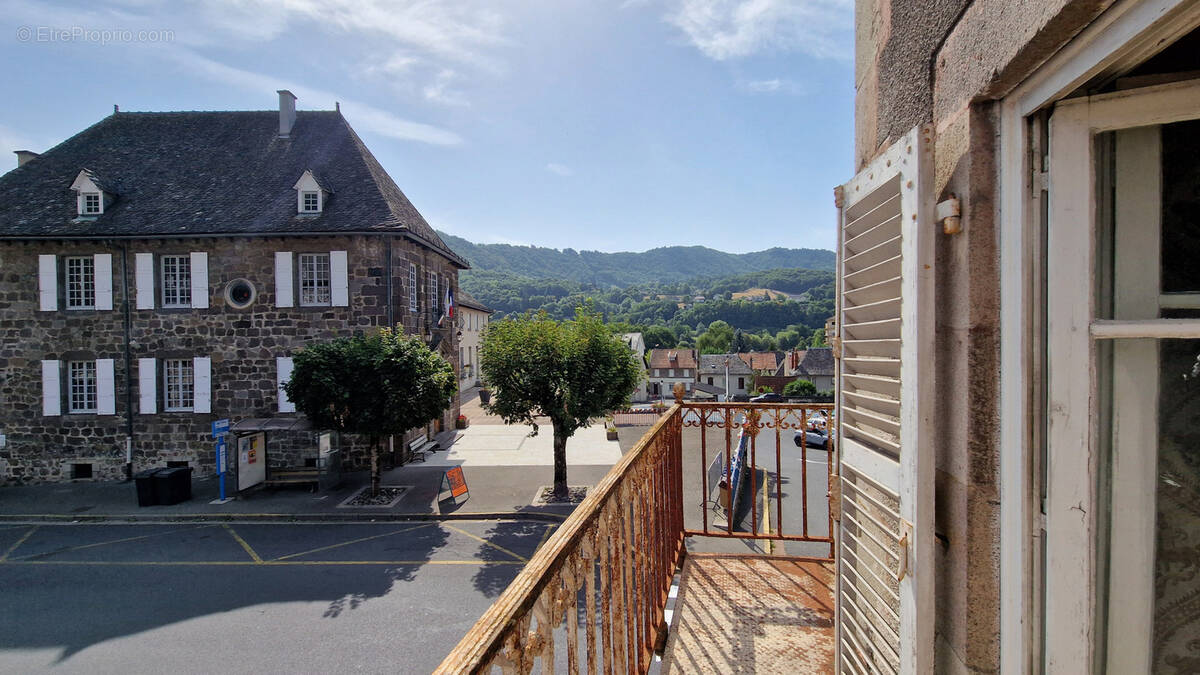 Appartement à VIC-SUR-CERE