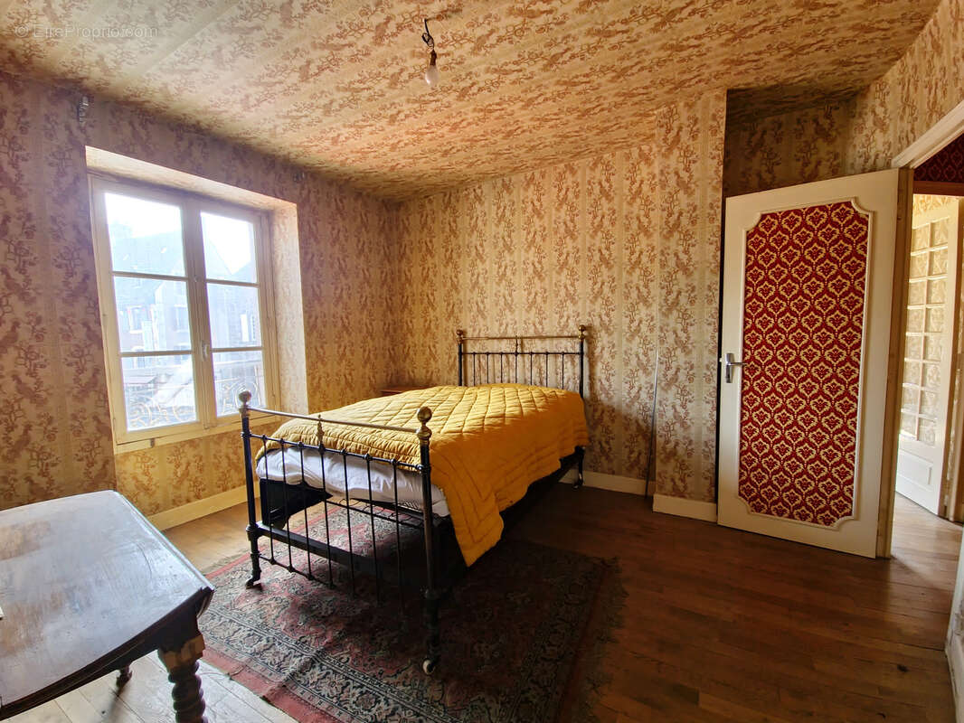 Appartement à VIC-SUR-CERE