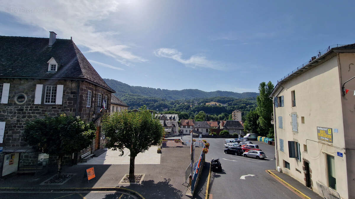 Appartement à VIC-SUR-CERE