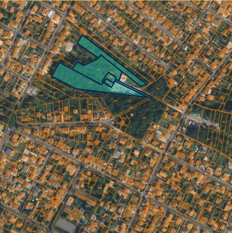 Terrain à NEUILLY-PLAISANCE