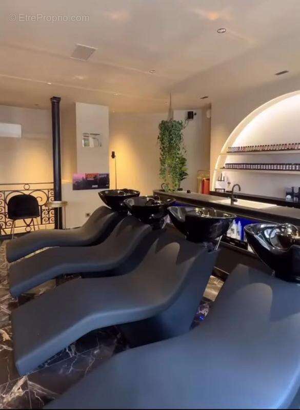 Commerce à PARIS-2E