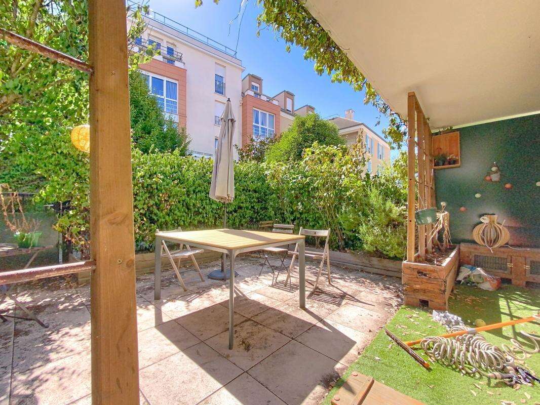 Appartement à VOISINS-LE-BRETONNEUX