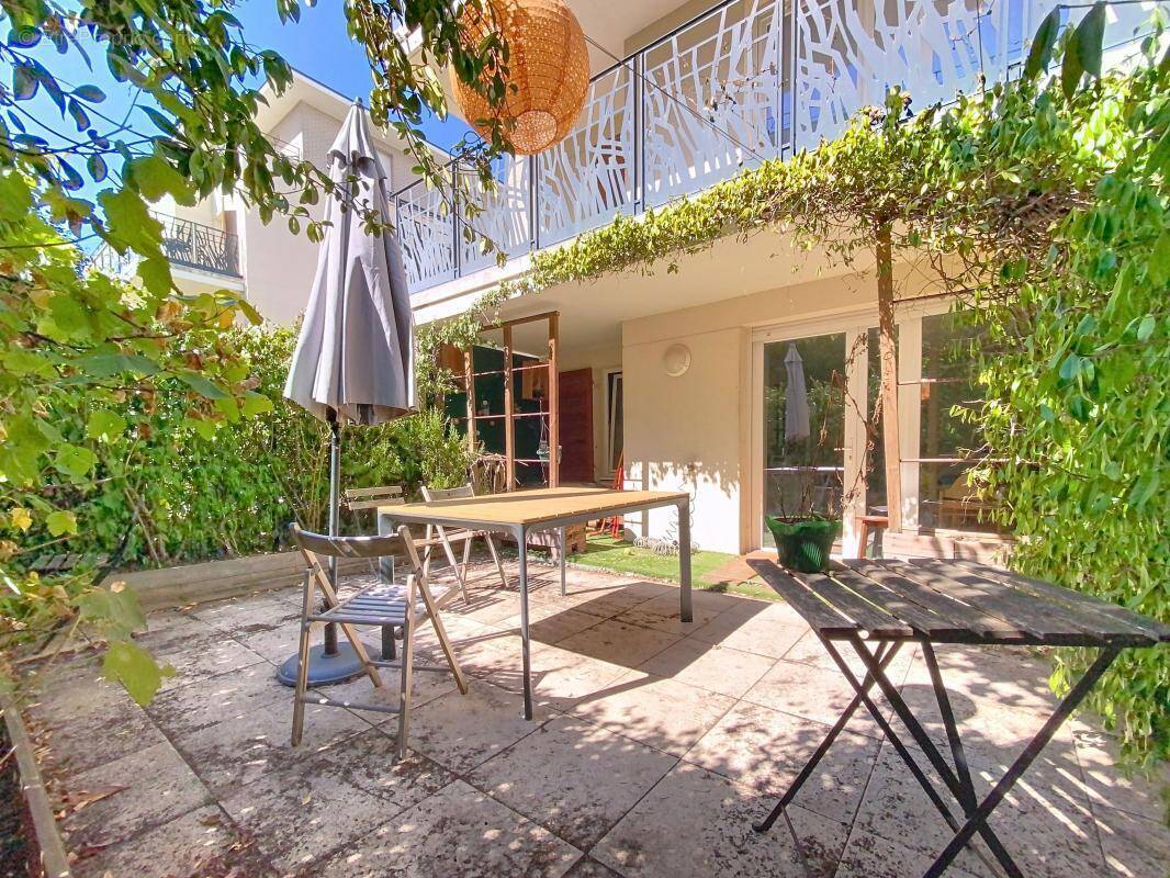 Appartement à VOISINS-LE-BRETONNEUX