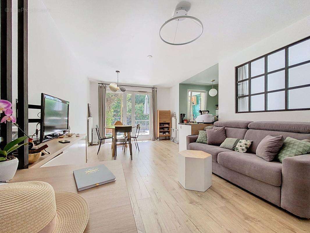 Appartement à VOISINS-LE-BRETONNEUX