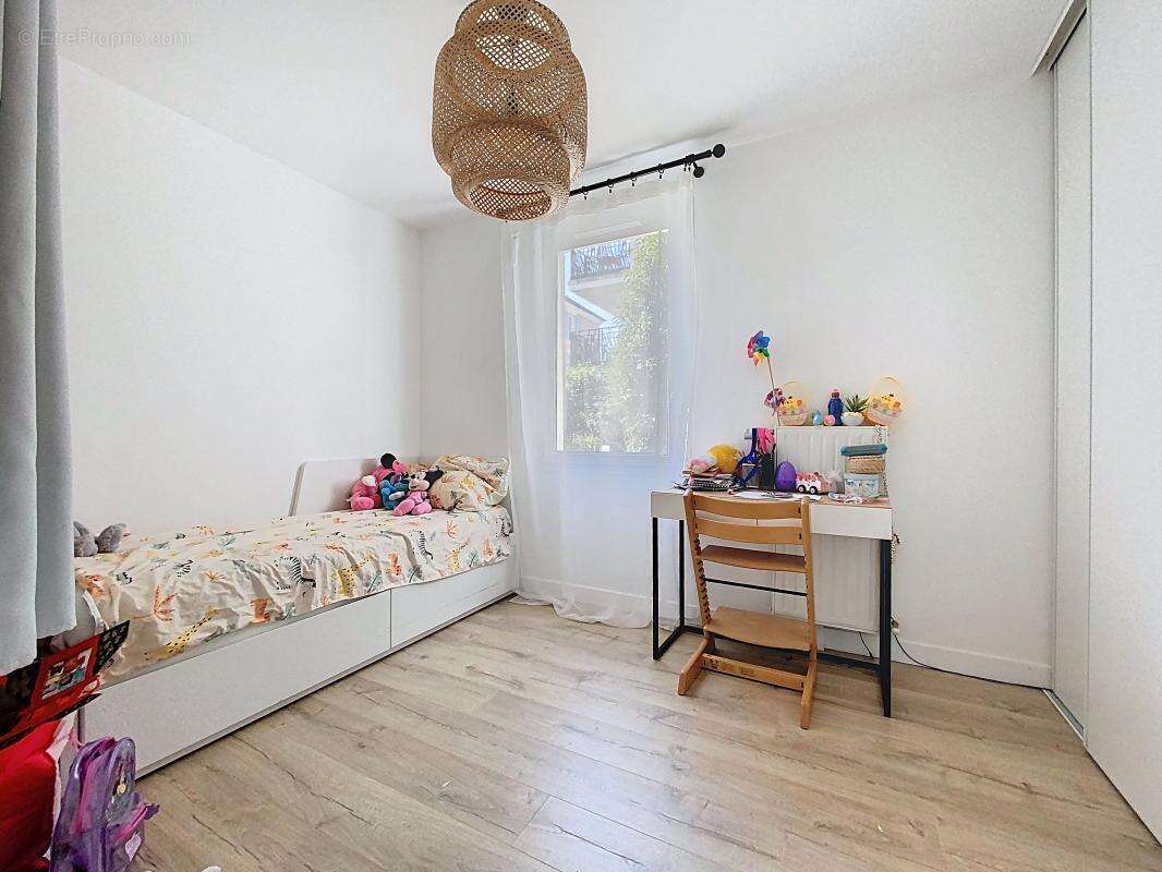 Appartement à VOISINS-LE-BRETONNEUX