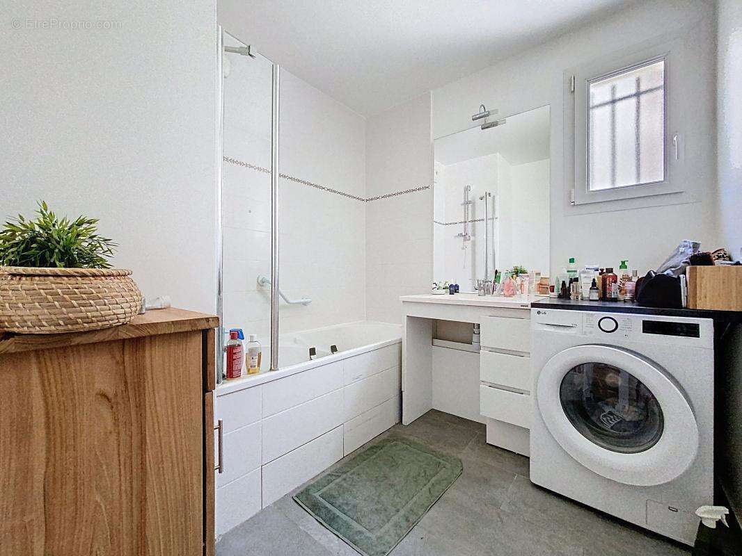 Appartement à VOISINS-LE-BRETONNEUX