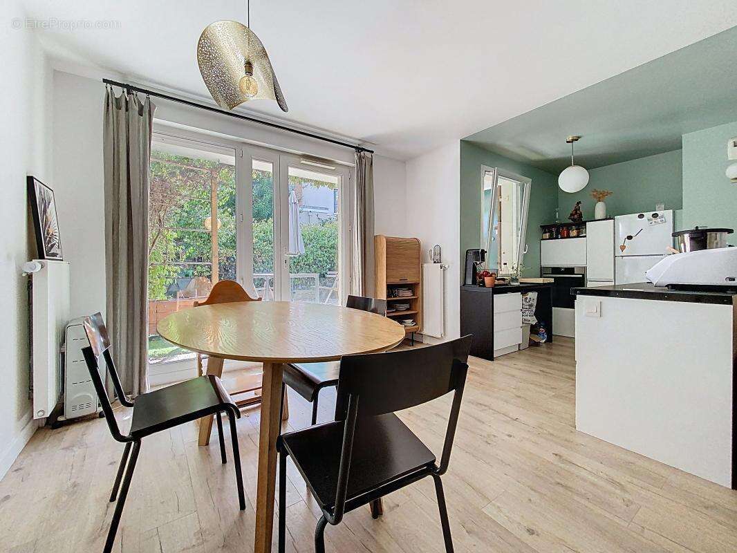 Appartement à VOISINS-LE-BRETONNEUX