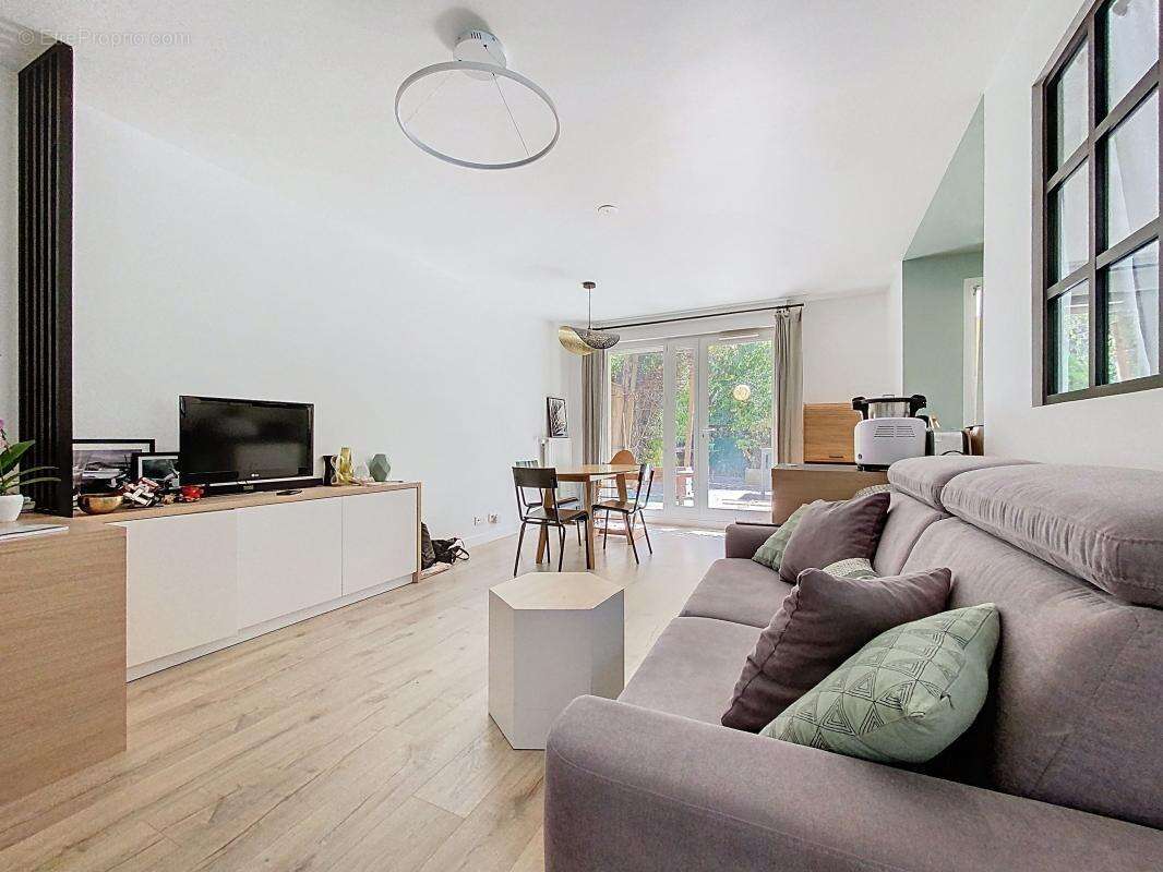 Appartement à VOISINS-LE-BRETONNEUX