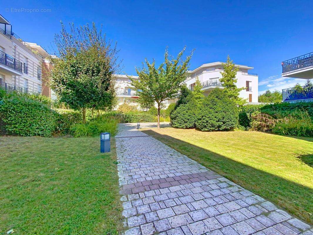 Appartement à VOISINS-LE-BRETONNEUX