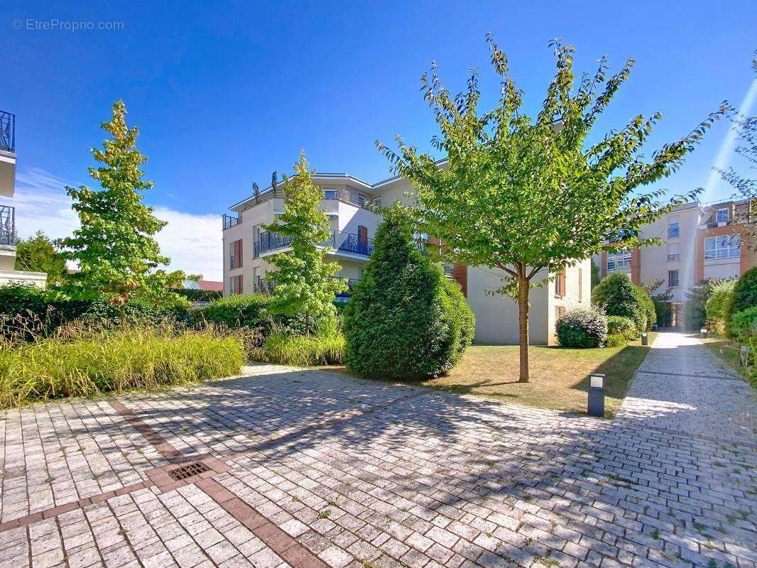 Appartement à VOISINS-LE-BRETONNEUX