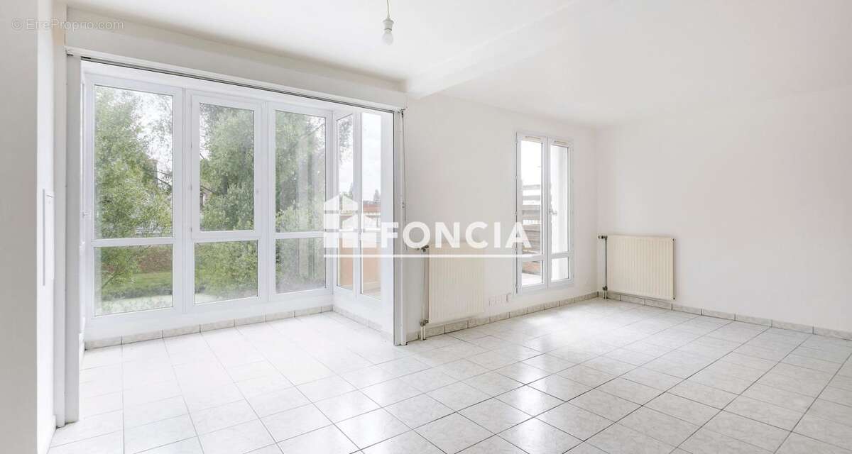 Appartement à MOISSY-CRAMAYEL