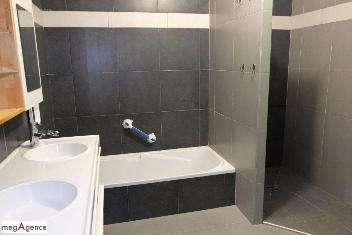 Appartement à SAINT-GERMAIN-LES-VERGNES