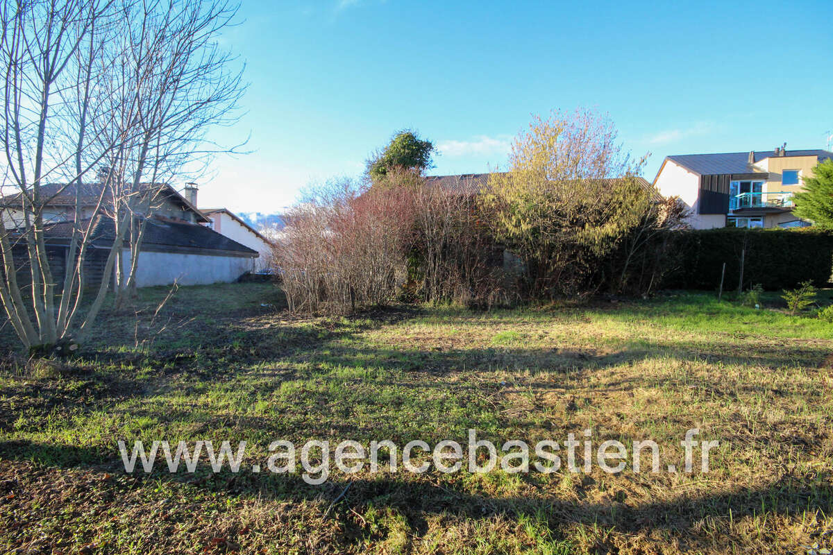 Terrain à VERSONNEX