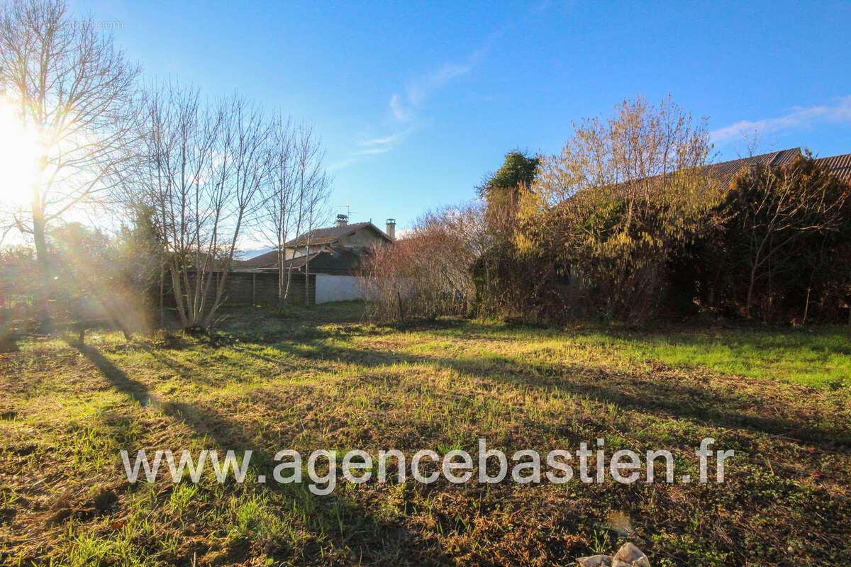 Terrain à VERSONNEX