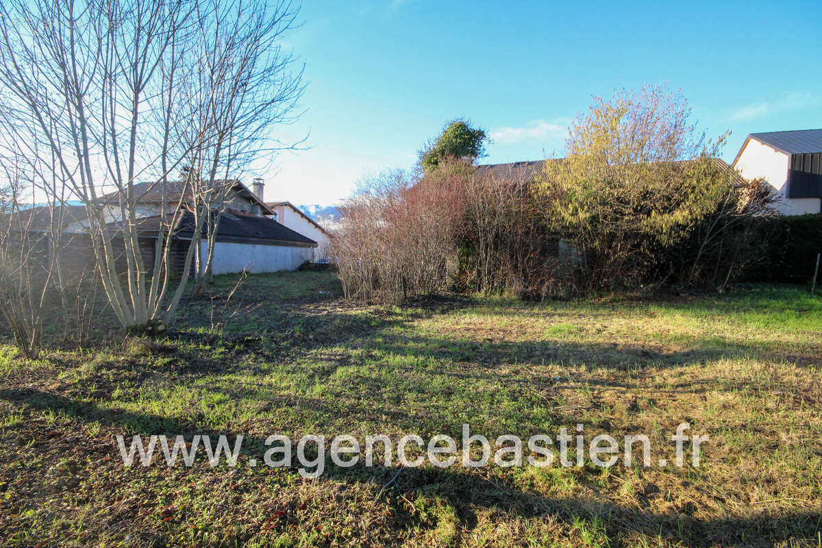 Terrain à VERSONNEX